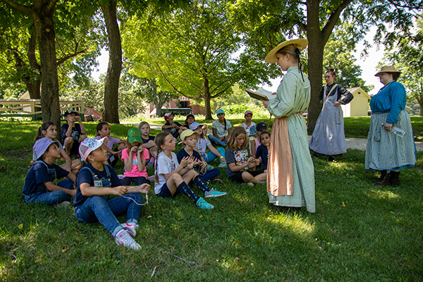 volunteer-visitor-engagement-kline-creek-farm-farmhands-camp-600-400